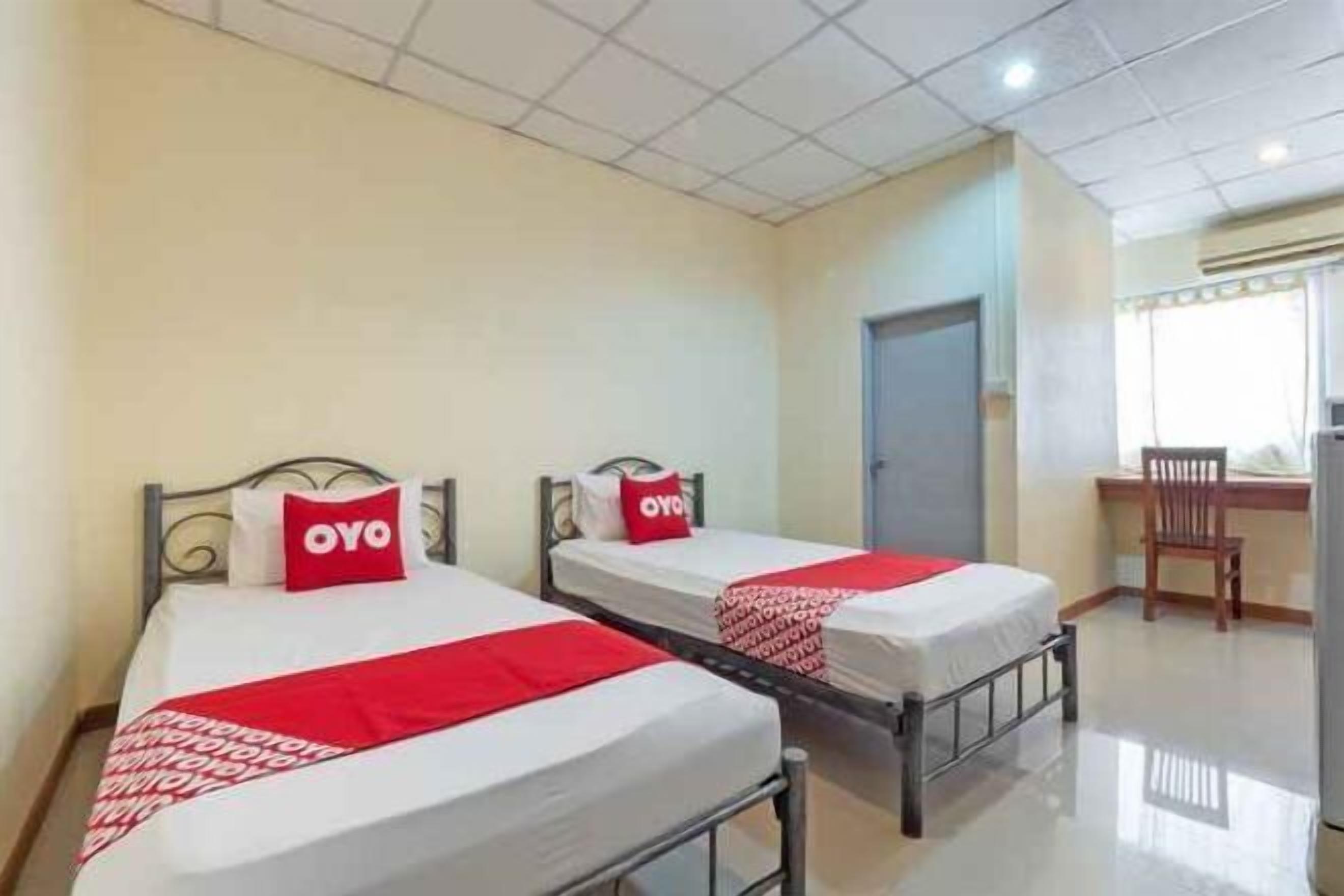 Desk, free WiFi, bed sheets