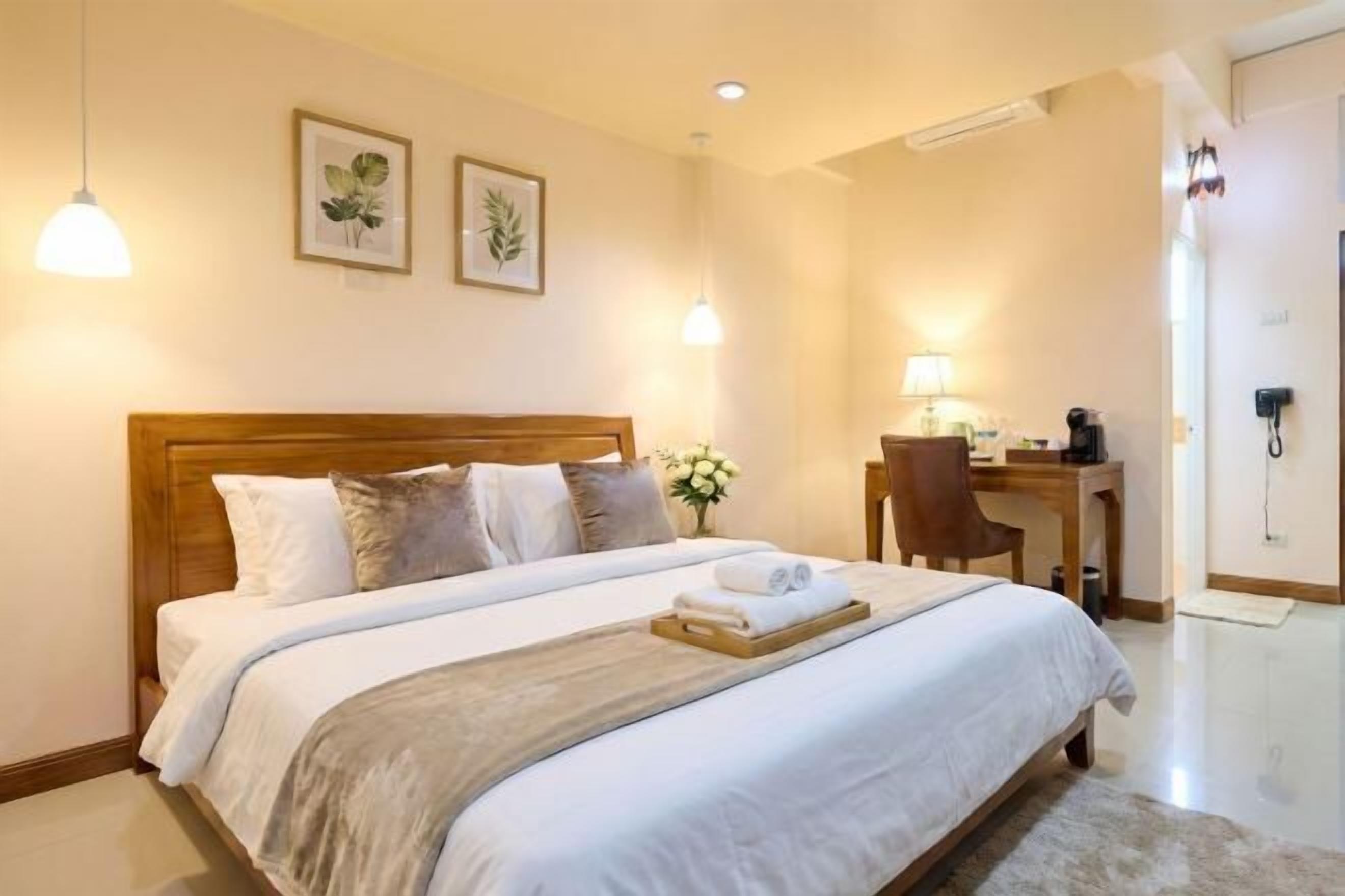 Desk, free WiFi, bed sheets