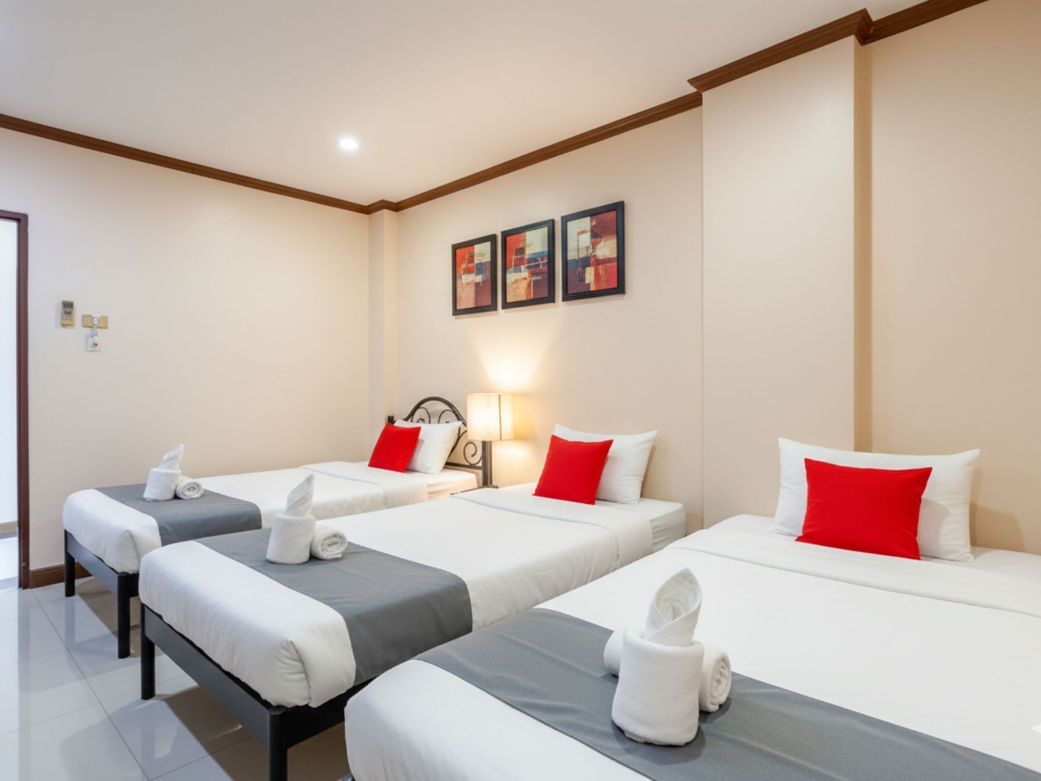 Studio Triple Room with Balcony | Desk, free WiFi, bed sheets