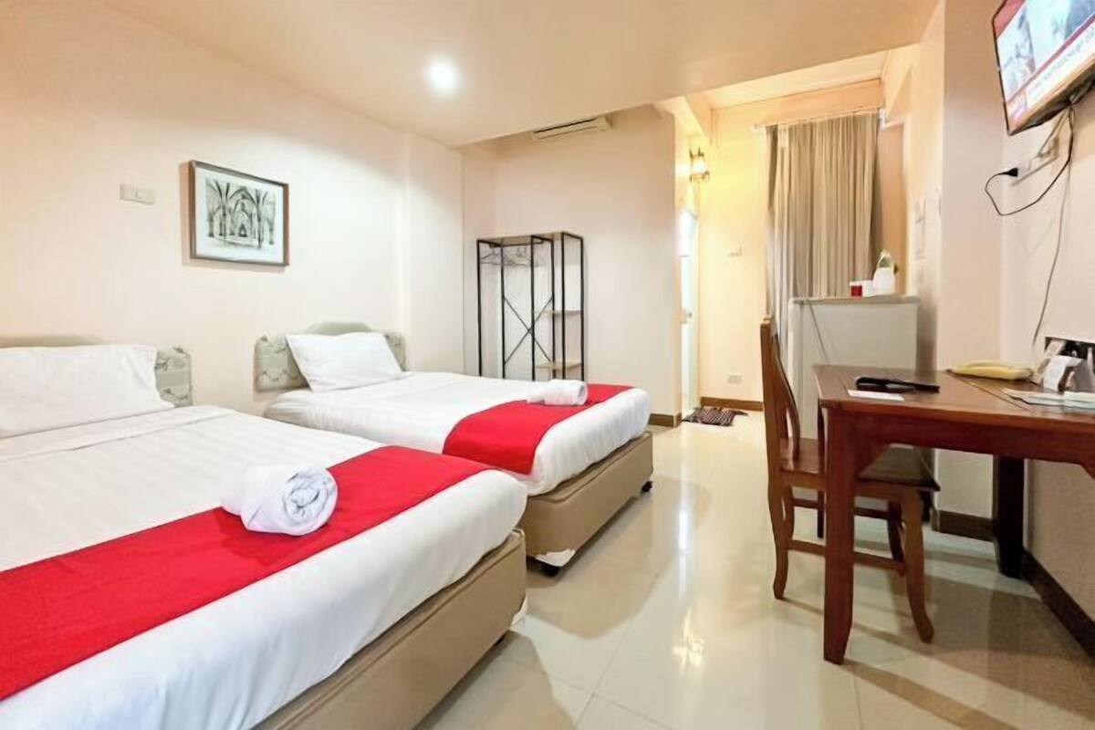 1 bedroom, desk, free WiFi, bed sheets