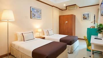 Studio Twin Room with Balcony | Desk, free WiFi, bed sheets