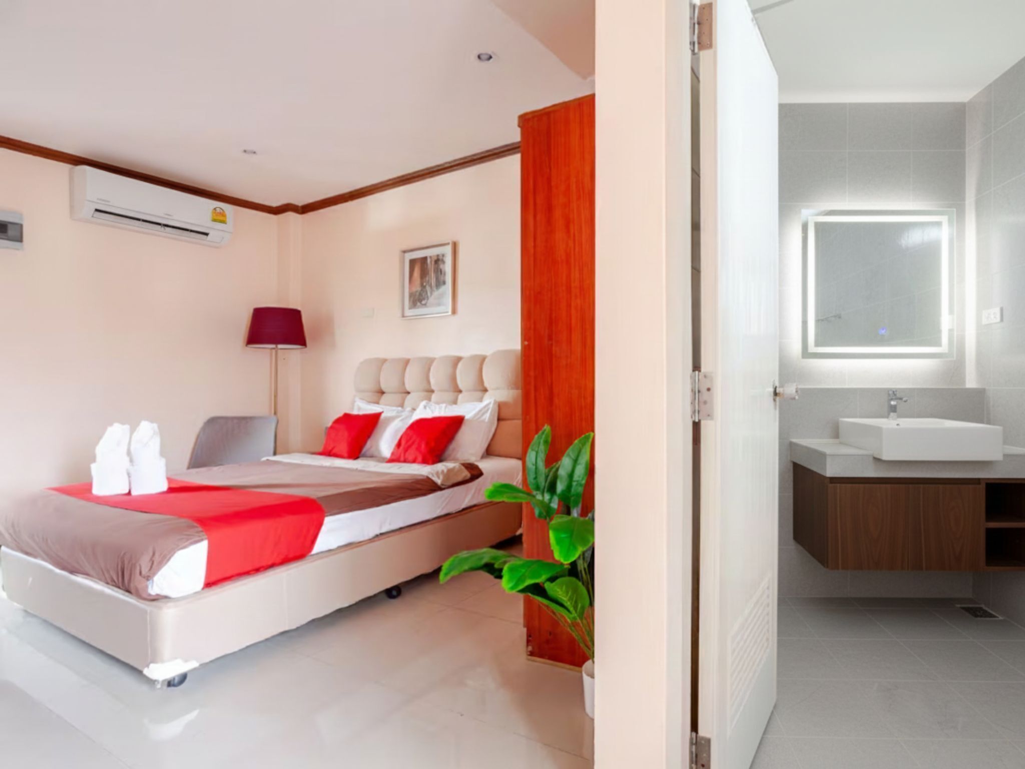 2 BHK | Desk, free WiFi, bed sheets