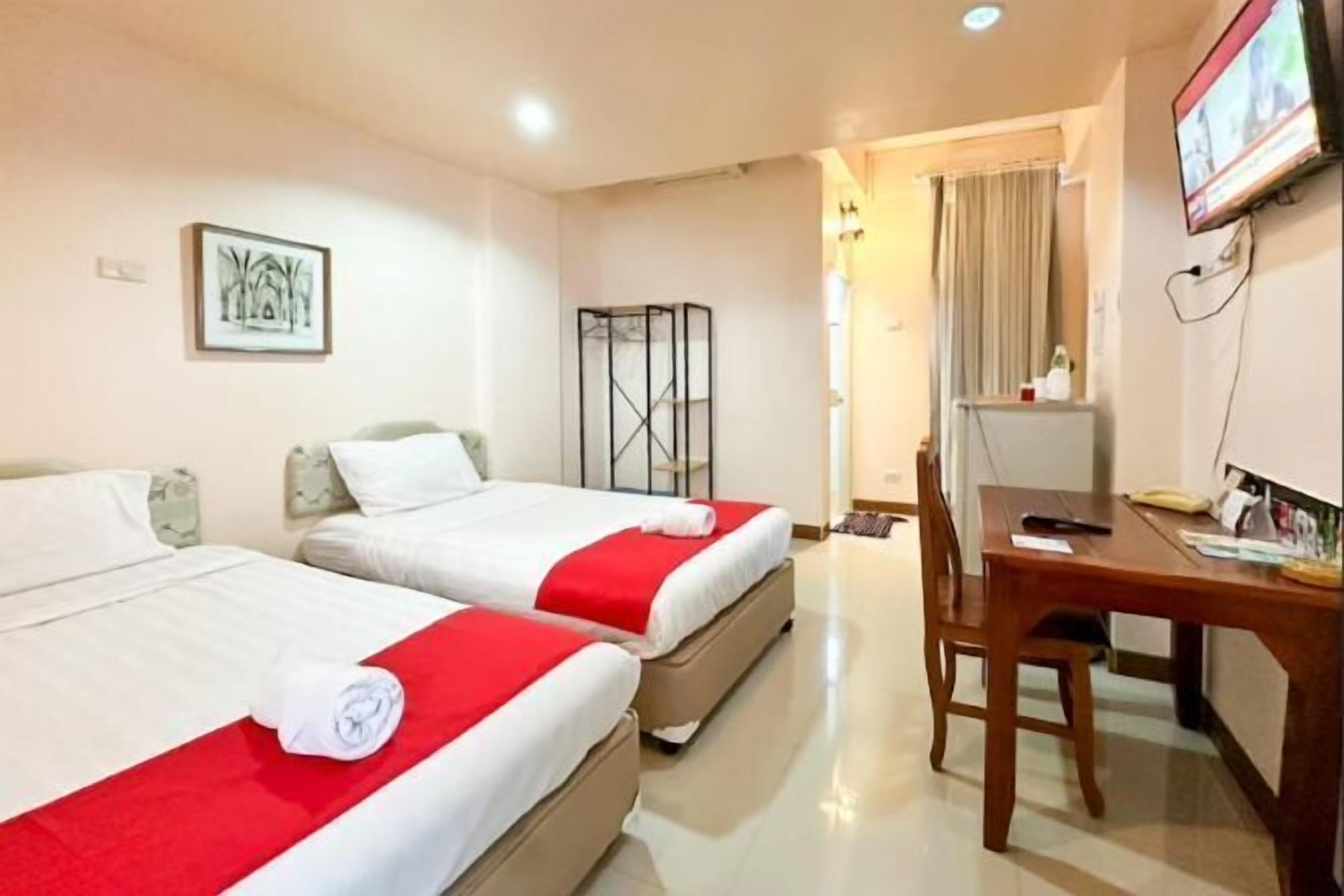 Desk, free WiFi, bed sheets