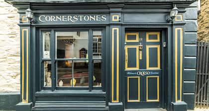 Cornerstones, 16th Century Luxury Self Catering House overlooking the River Dee