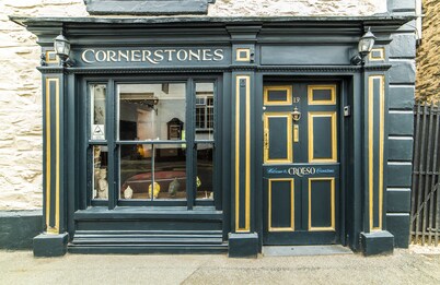 Cornerstones, 16th Century Luxury Self Catering House overlooking the River Dee
