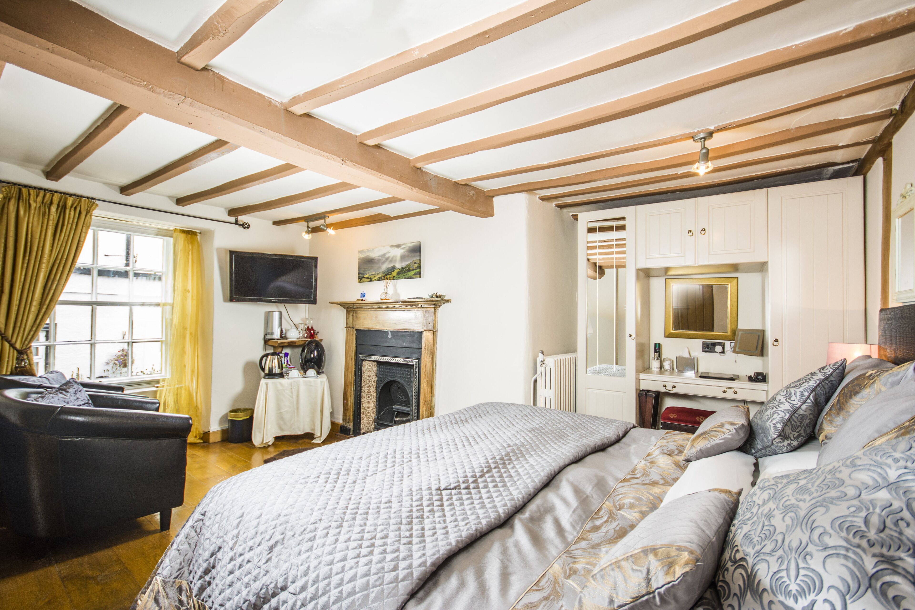 Luxury House | Free cribs/infant beds, free WiFi