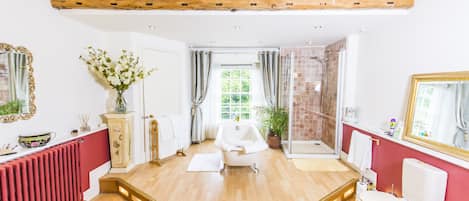 Luxury House | Bathroom | Hair dryer, towels