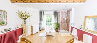 Cornerstones, 16th Century Luxury Self Catering House overlooking the River Dee