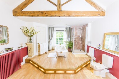 Cornerstones, 16th Century Luxury Self Catering House overlooking the River Dee