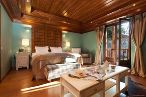 高级双人房 | 迷你吧、客房内保险箱、遮光窗帘、免费婴儿床