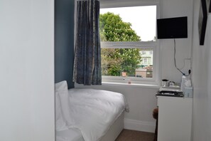 Phòng đơn tiện nghi đơn giản, 1 giường đơn (Small Single Room) | Phòng tắm | Buồng tắm vòi sen, đồ dùng nhà tắm miễn phí, máy sấy tóc, khăn tắm