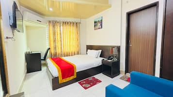 Deluxe Single Room, 1 Bedroom | 1 bedroom, minibar, in-room safe, individually furnished