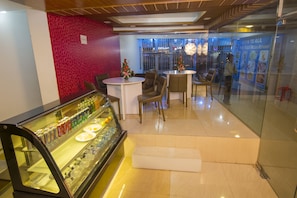 Lobby sitting area - Hotel Progati Inn (Dhaka)