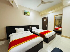 Deluxe Twin Room | 1 bedroom, premium bedding, minibar, in-room safe - Hotel Progati Inn (Dhaka)