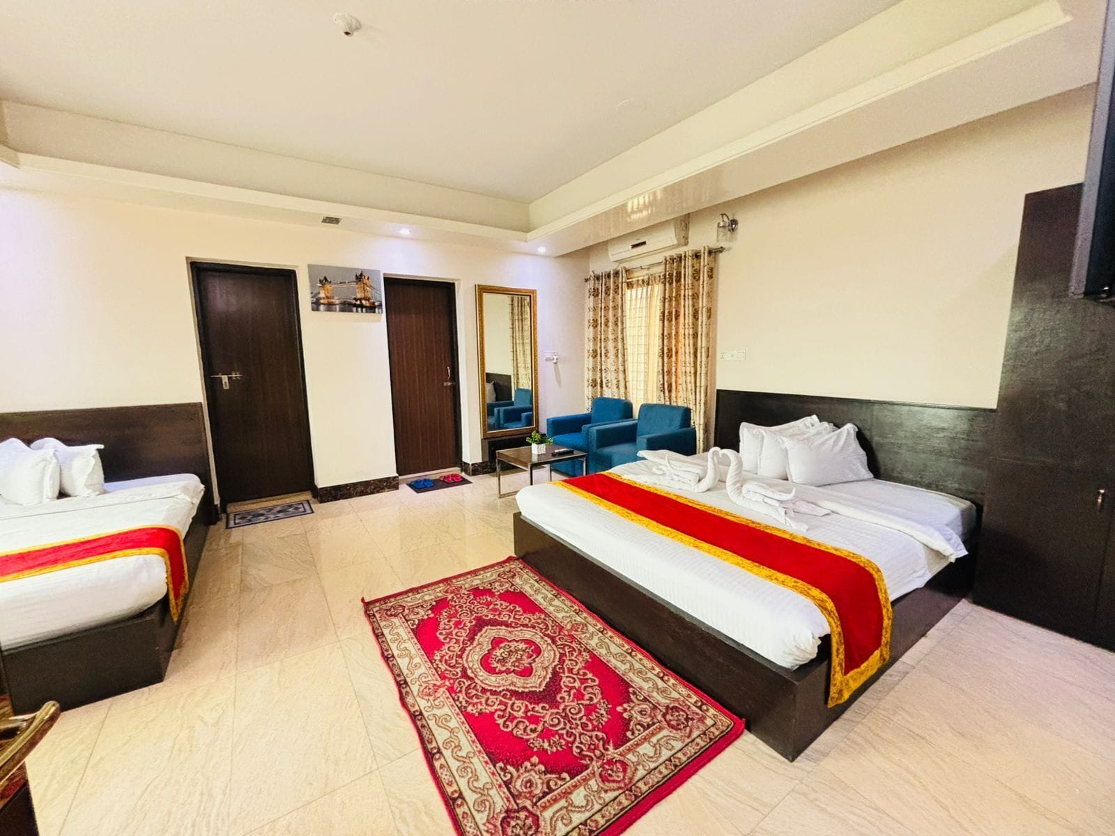Deluxe Suite | 1 bedroom, minibar, in-room safe, individually furnished