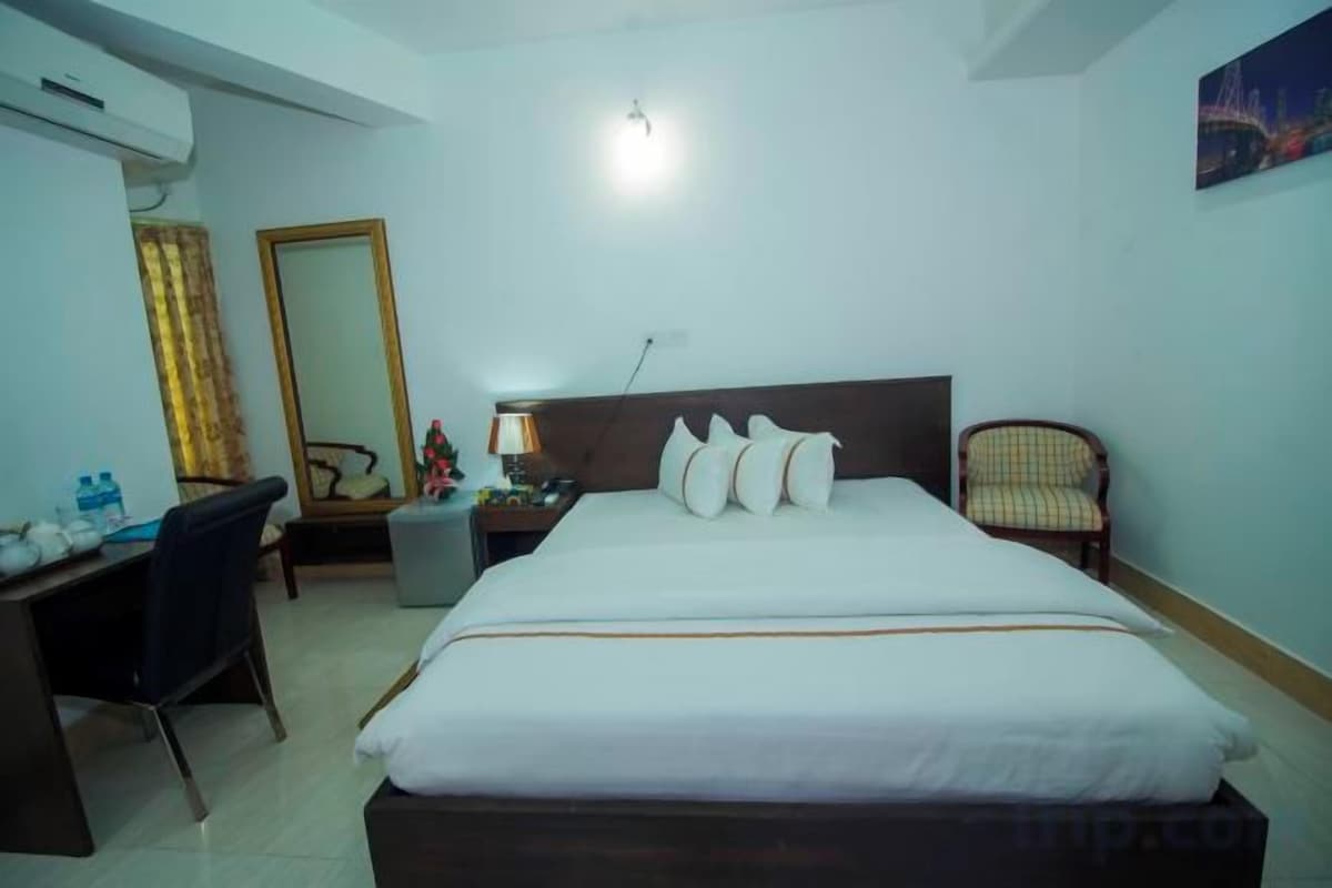 1 bedroom, premium bedding, minibar, in-room safe