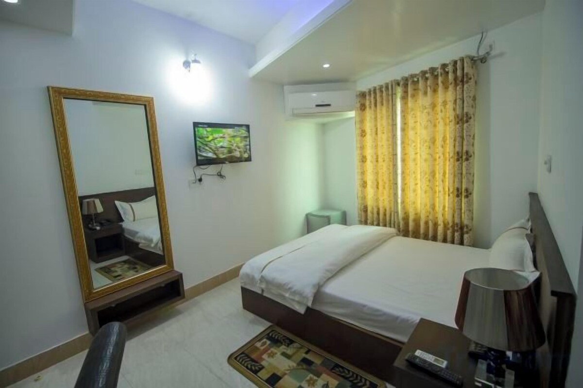 1 bedroom, premium bedding, minibar, in-room safe