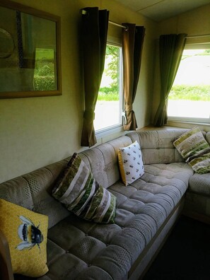 32-英寸电视（配备数码频道）