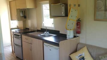 Coffee/tea maker, electric kettle, highchair, dining tables