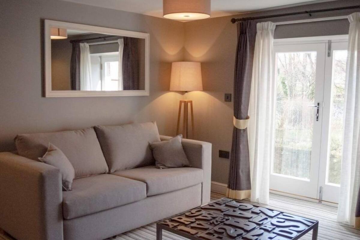 superior suite, river view | premium bedding, minibar, desk, soundproofing