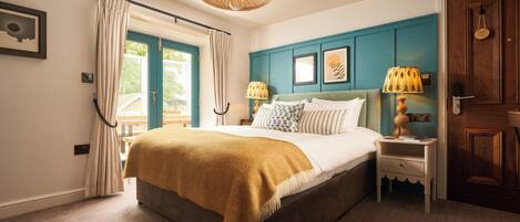 Deluxe Suite | Premium bedding, minibar, desk, soundproofing