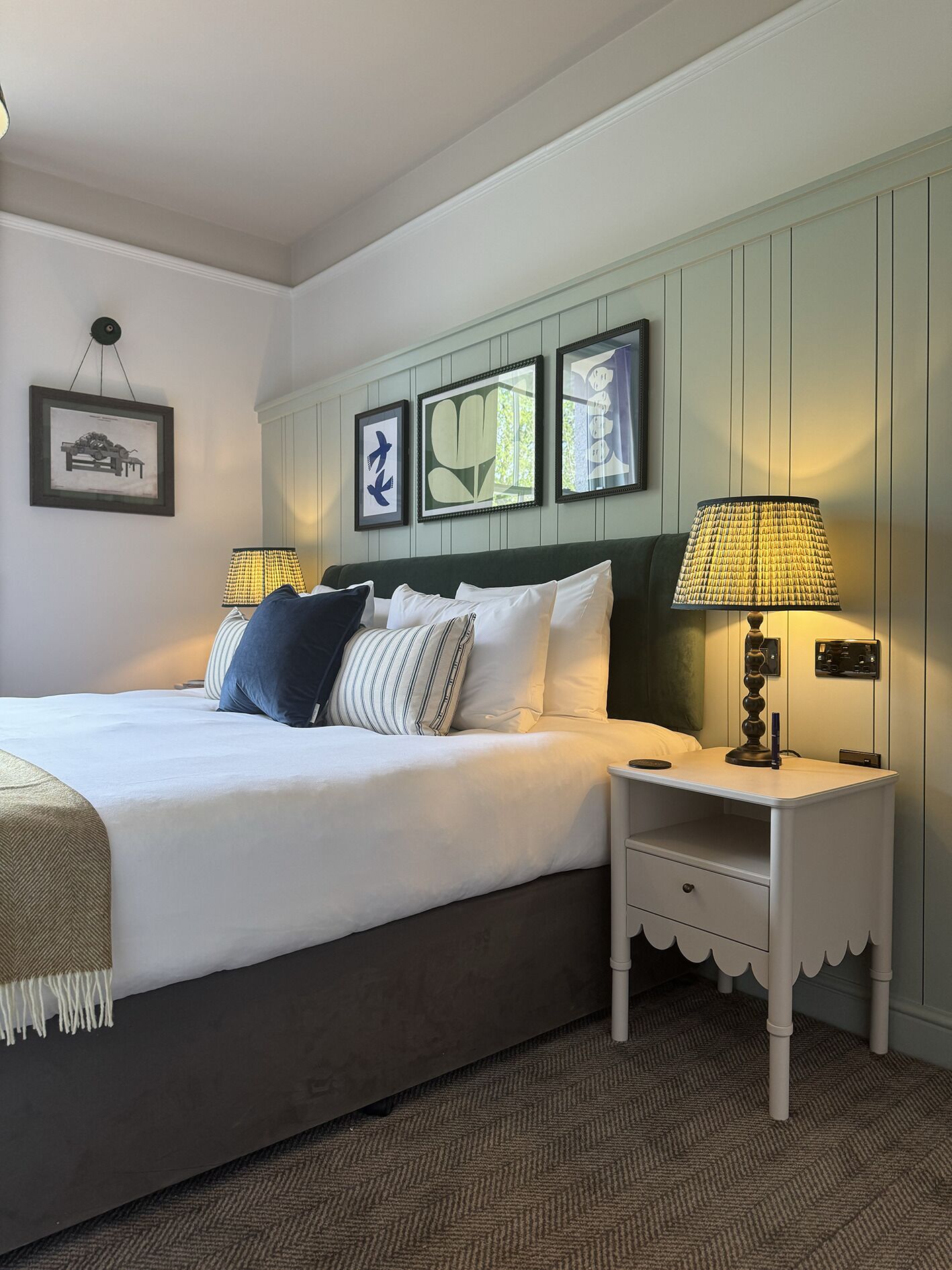 superior king room  | premium bedding, minibar, desk, soundproofing