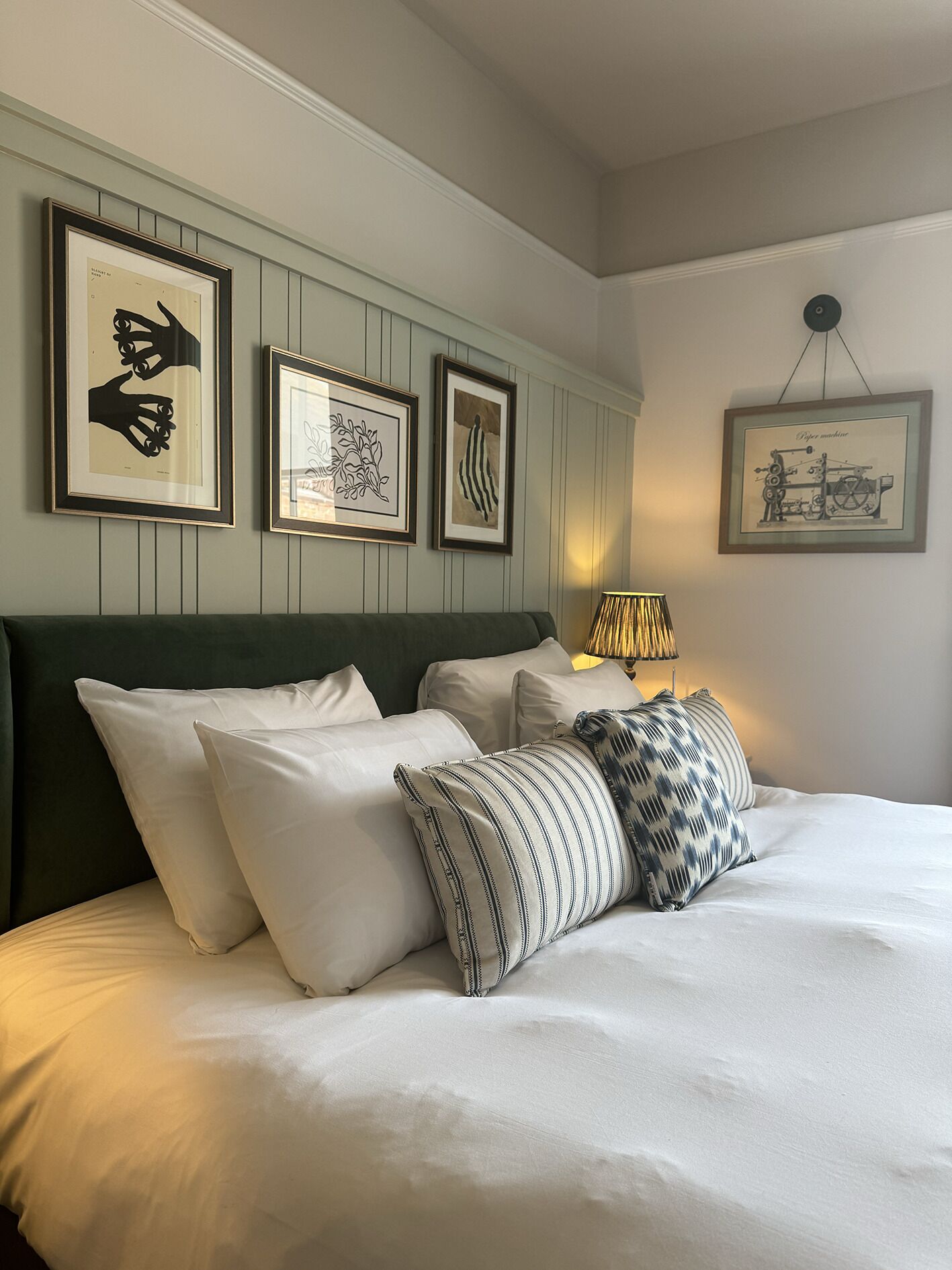 superior king room  | premium bedding, minibar, desk, soundproofing