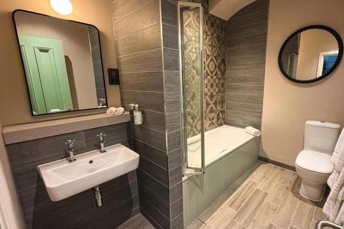 Bathroom | Free toiletries, hair dryer, towels