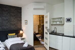 Ducha, artículos de tocador gratuitos, secador de pelo, toallas