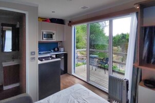 Economy Cabin | Laptop workspace, soundproofing, iron/ironing board, free WiFi