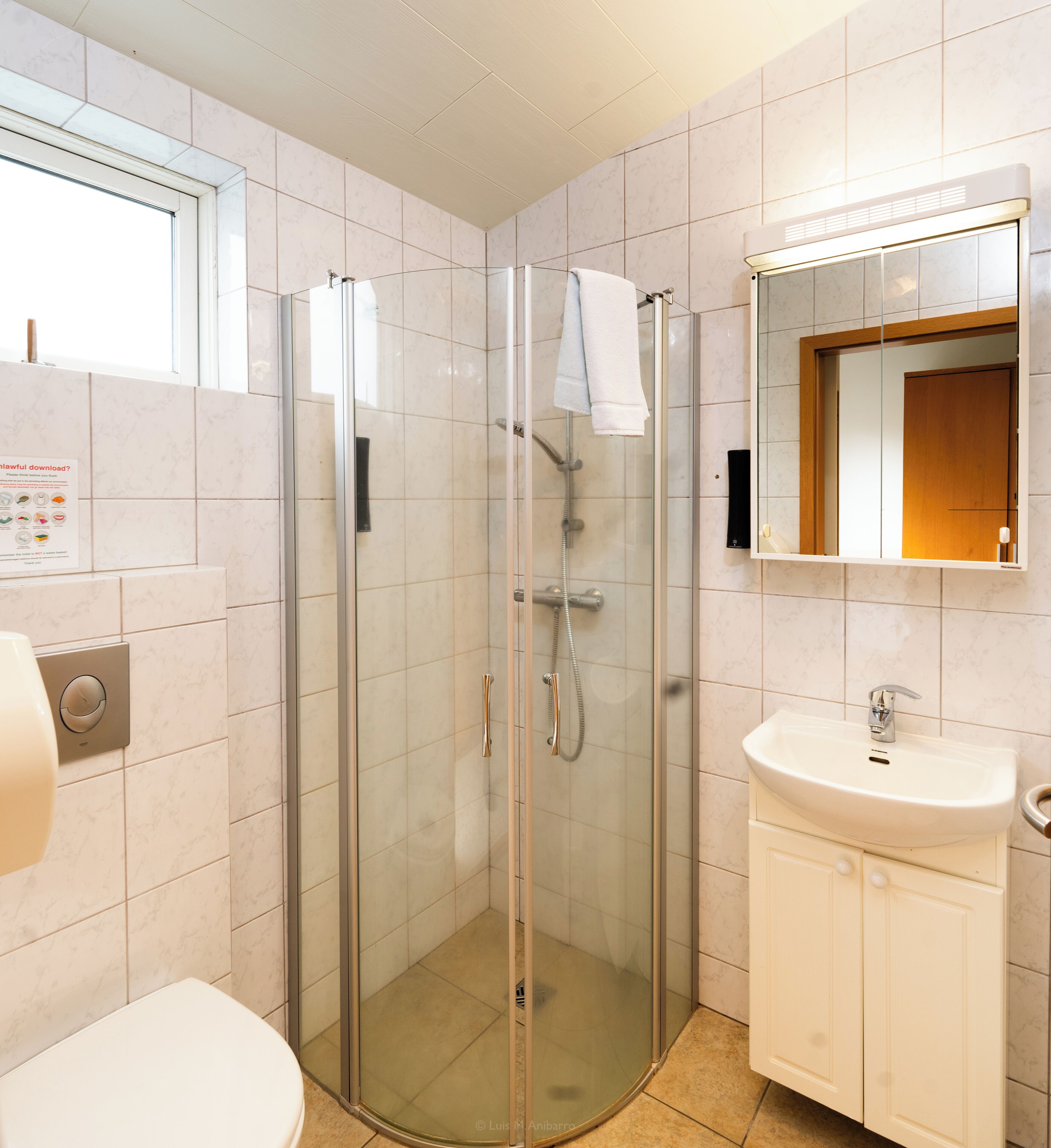 standard double or twin room, private bathroom, annex building | bathroom | shower, free toiletries, hair dryer, bathrobes