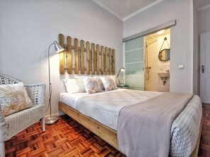Double Room, Private Bathroom, Patio View (B) | Didekorasi berbeda-beda dan dilengkapi dengan perabotan berbeda-beda