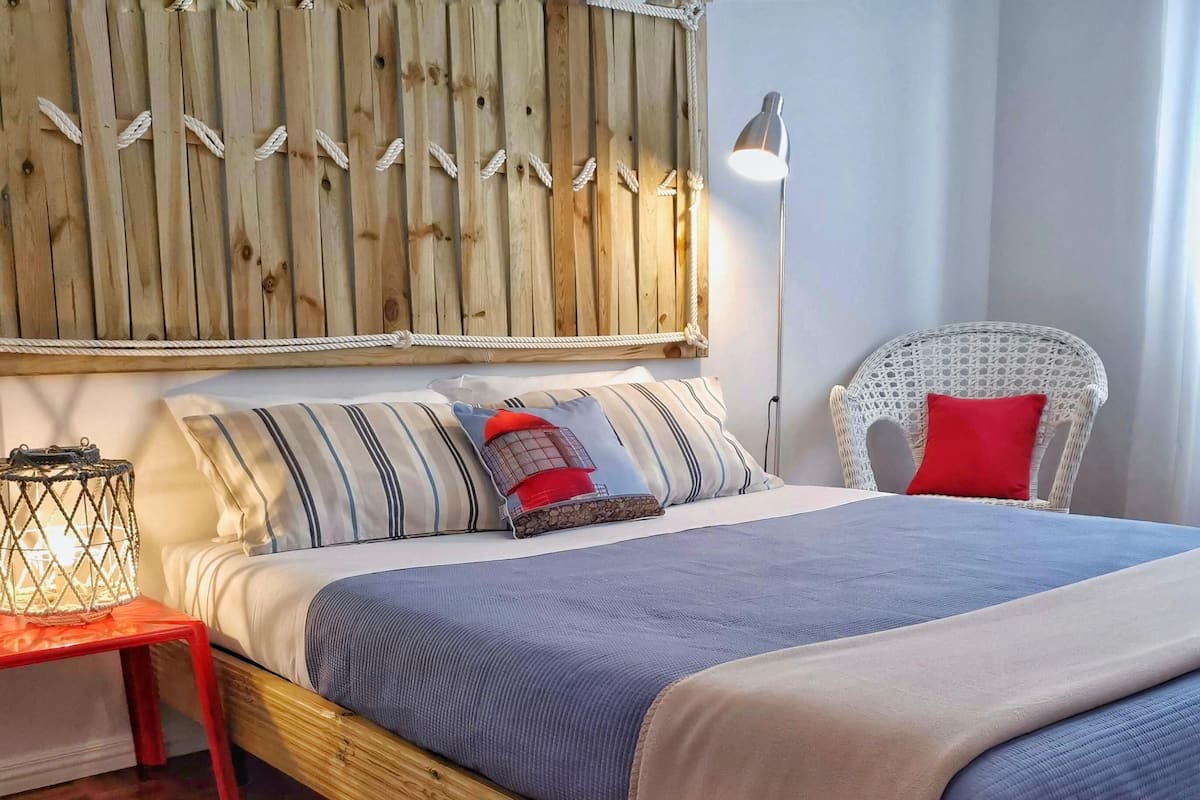 Double Room, Private Bathroom, Patio View (A) | Mörkläggningsgardiner, strykjärn/strykbräda och gratis wi-fi
