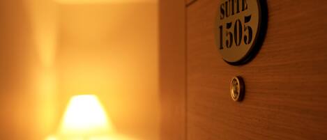 A wooden door with a sign reading "SUITE 1505".