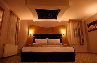 Premium bedding, free minibar items, desk, soundproofing