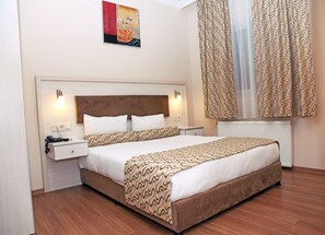Classic Single Room - Grand Zeybek Hotel (Izmir)