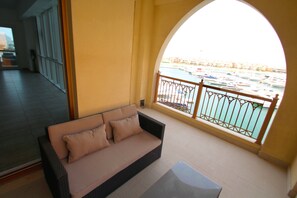 Apartment, 3 Bedrooms | Living area