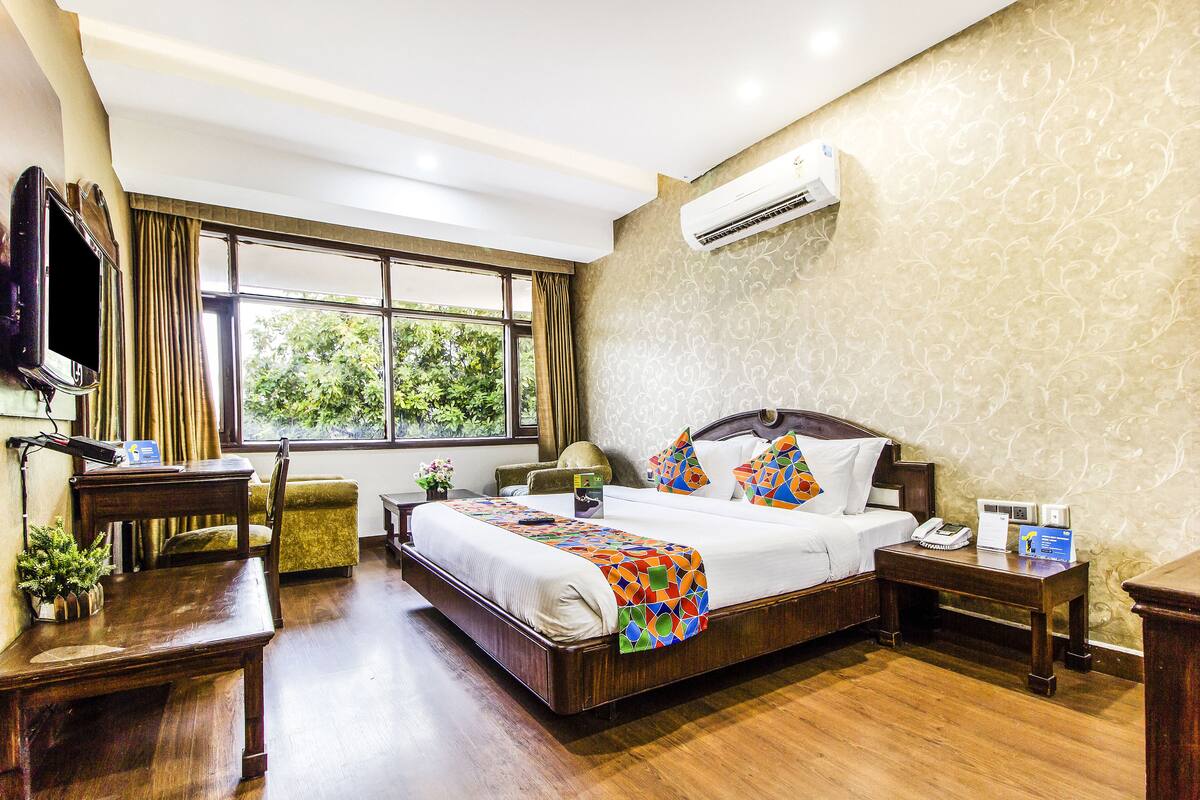 Desk, iron/ironing board, free WiFi