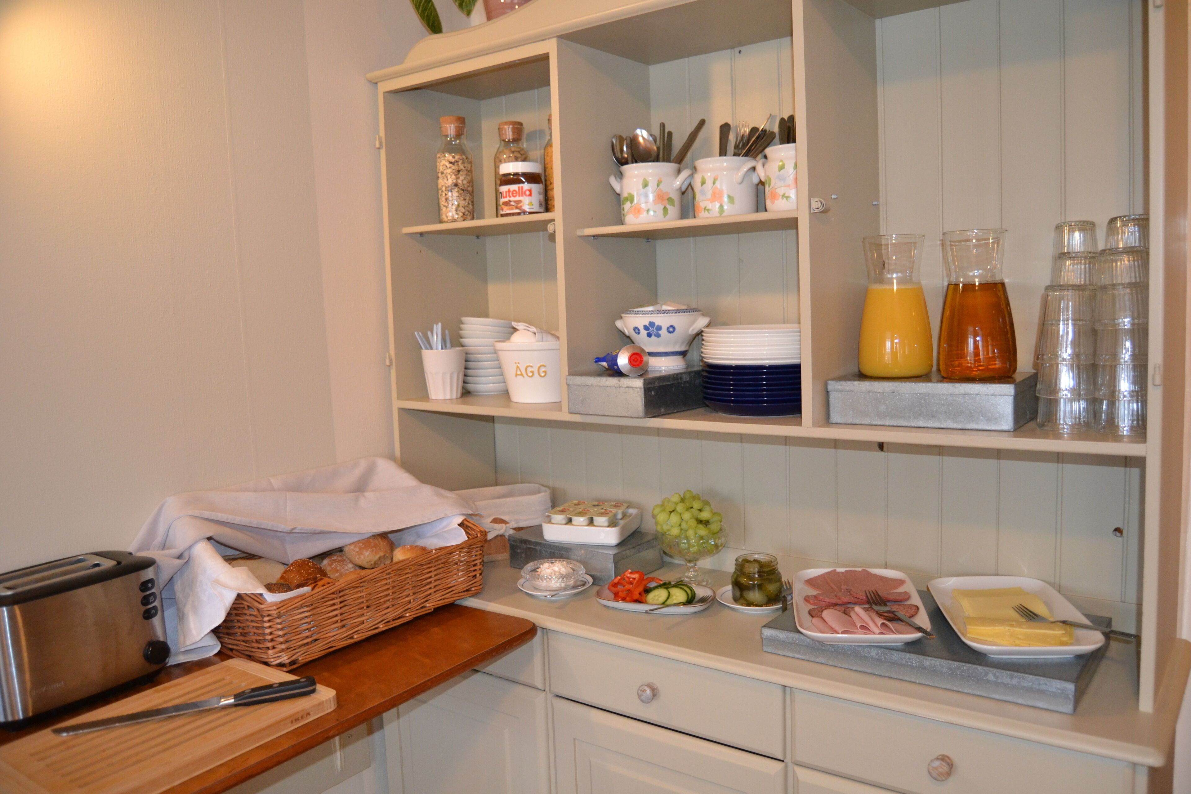 朝食 (ビュッフェ)、毎日提供 (無料)