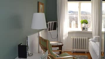 Single Room, Shared Bathroom | Individually decorated, individually furnished, desk, blackout drapes