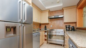 Apartment, 2 Queen Beds, Balcony | Private kitchen - Kennedy Towers - Al Anbara (Dubai)