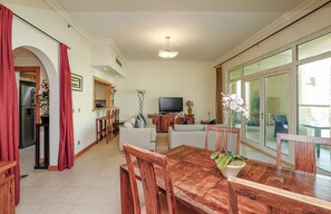 Apartment, 2 Queen Beds, Balcony | Living area