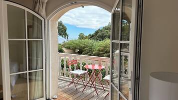 Superior double room with balcony and sea view | Terrace/patio