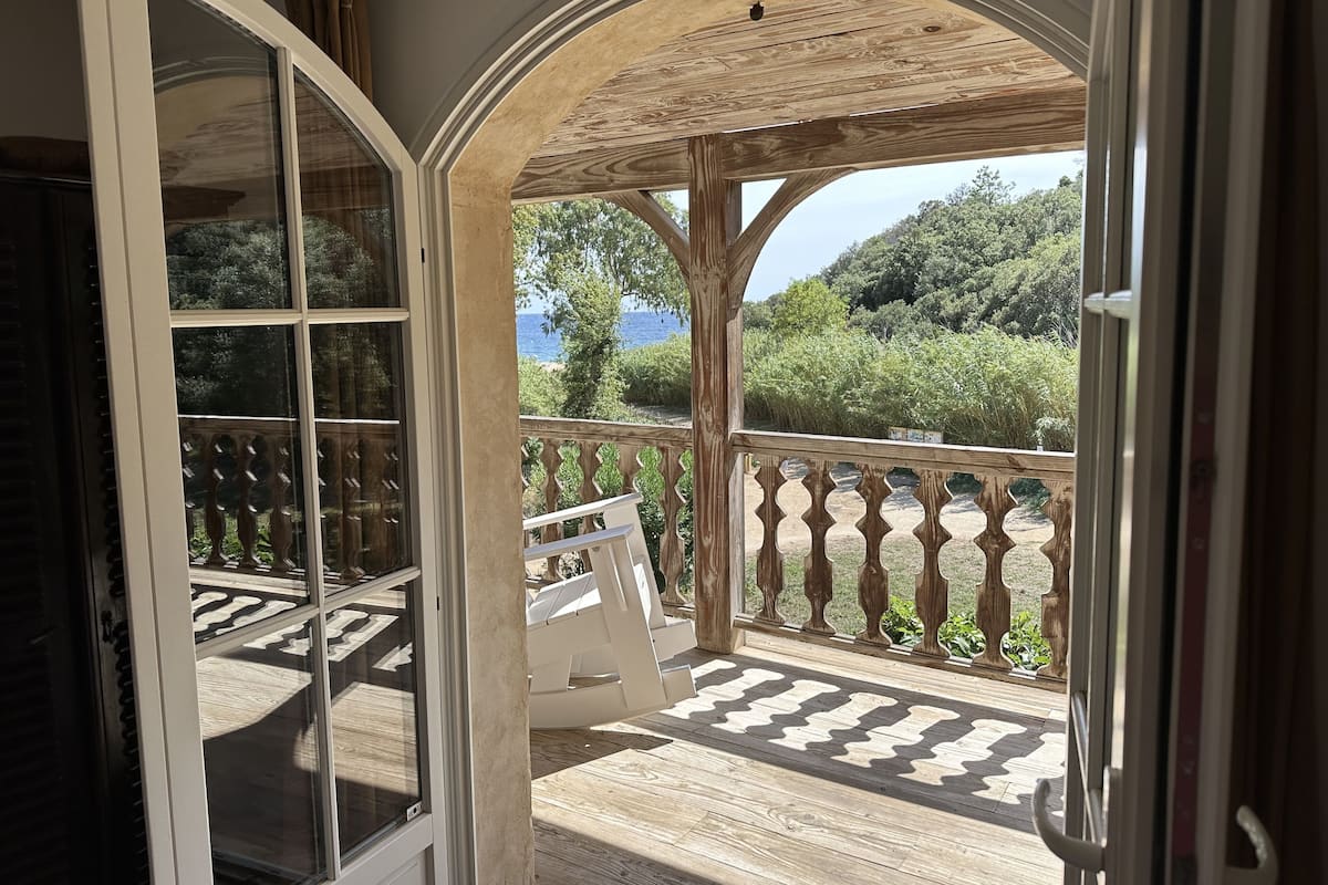 Deluxe double room with terrace and sea view | Sábanas de algodón egipcio y ropa de cama de alta calidad