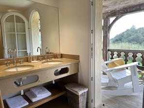 Deluxe double room with terrace and sea view
