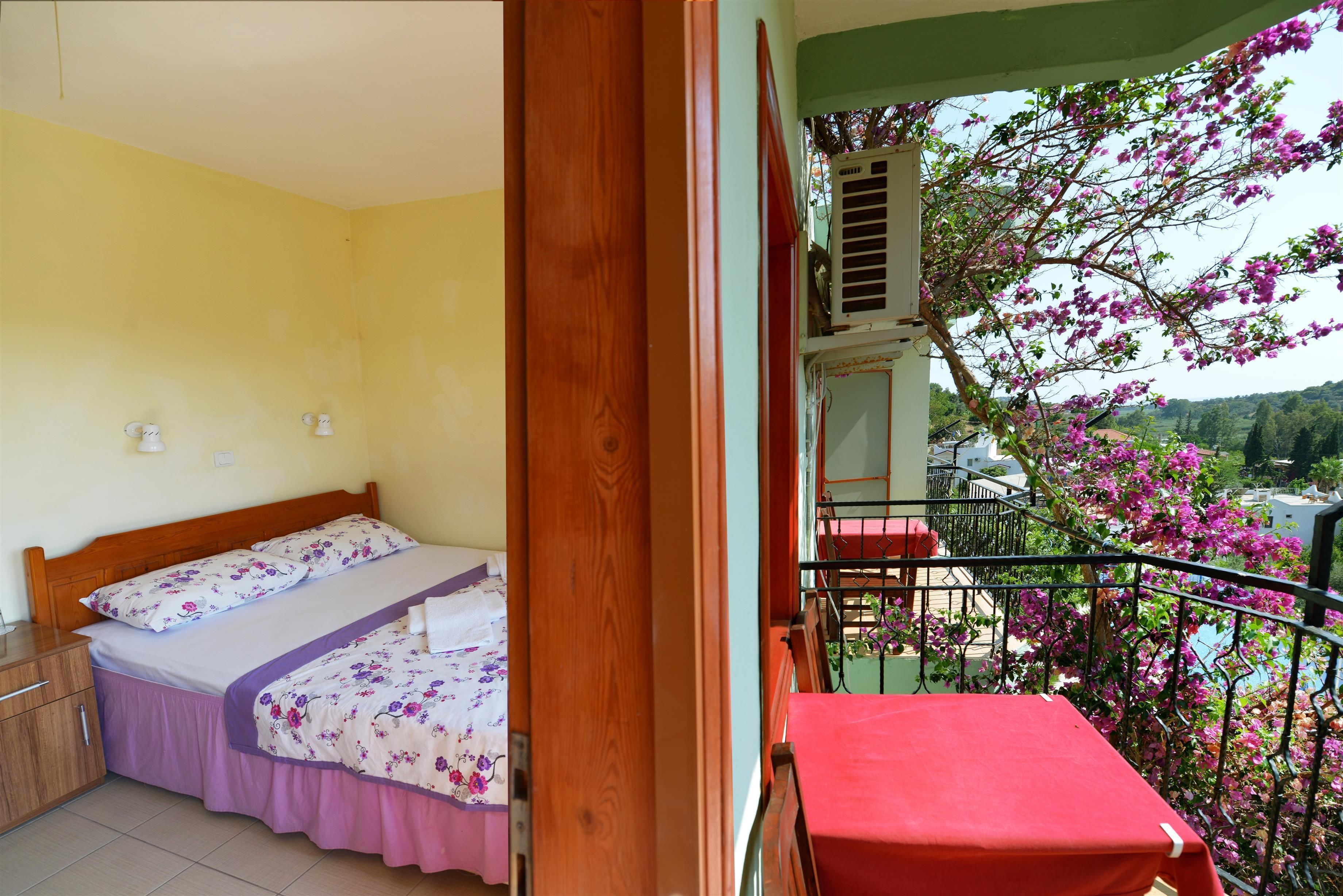 in-room safe, desk, free wifi