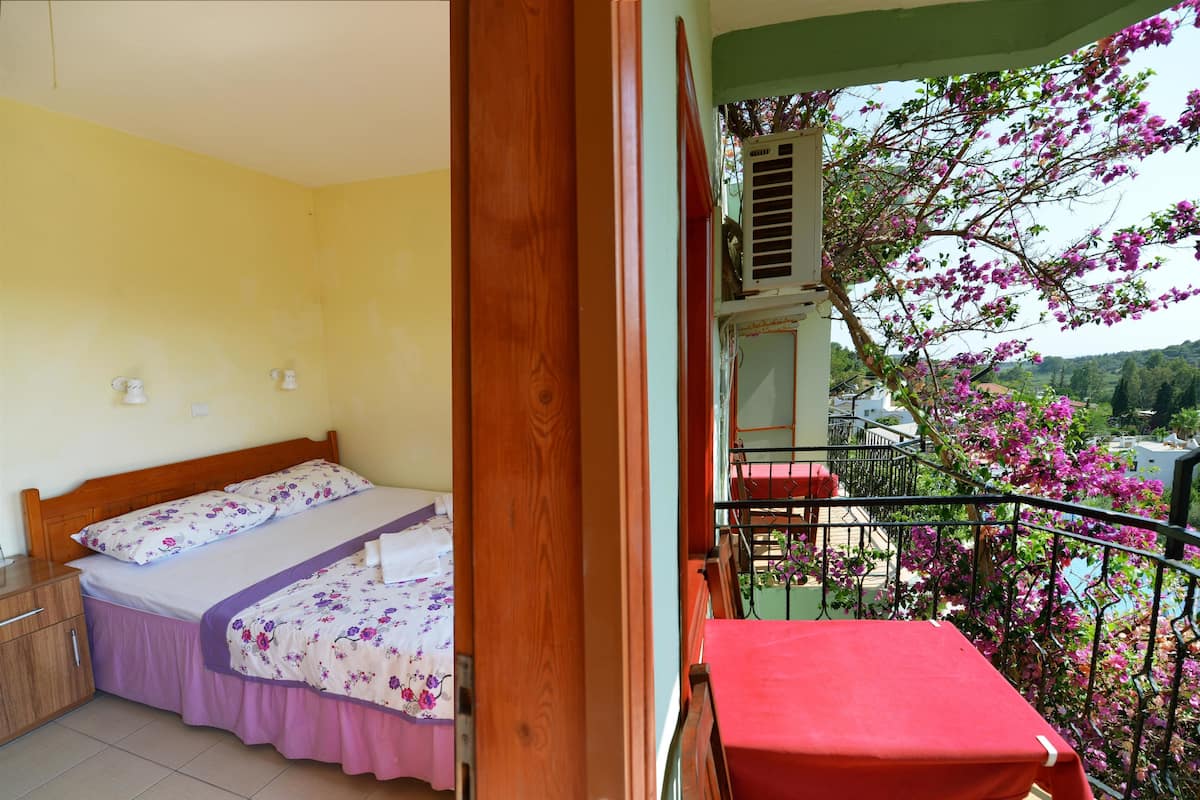 in-room safe, desk, free wifi