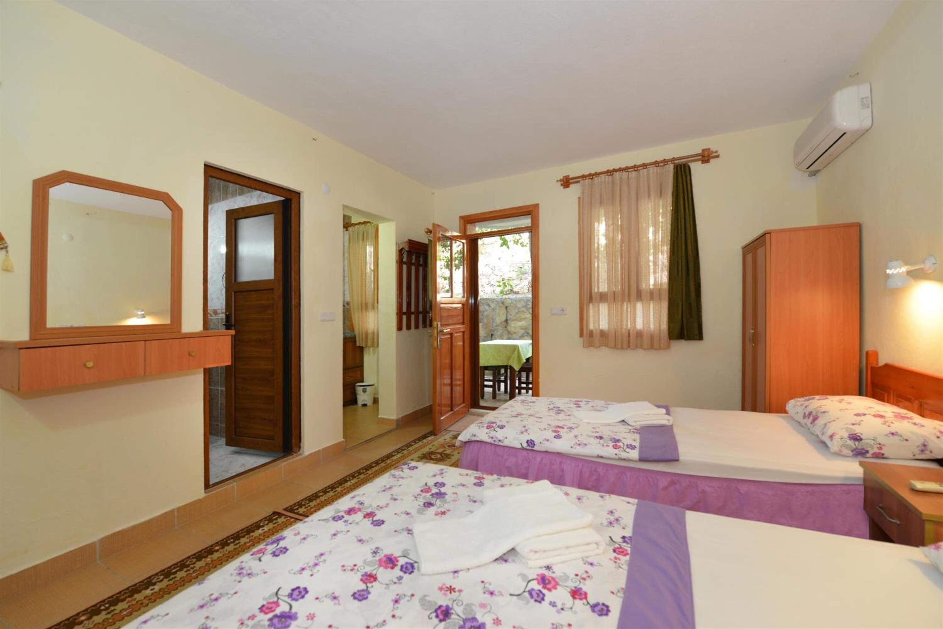 in-room safe, desk, free wifi