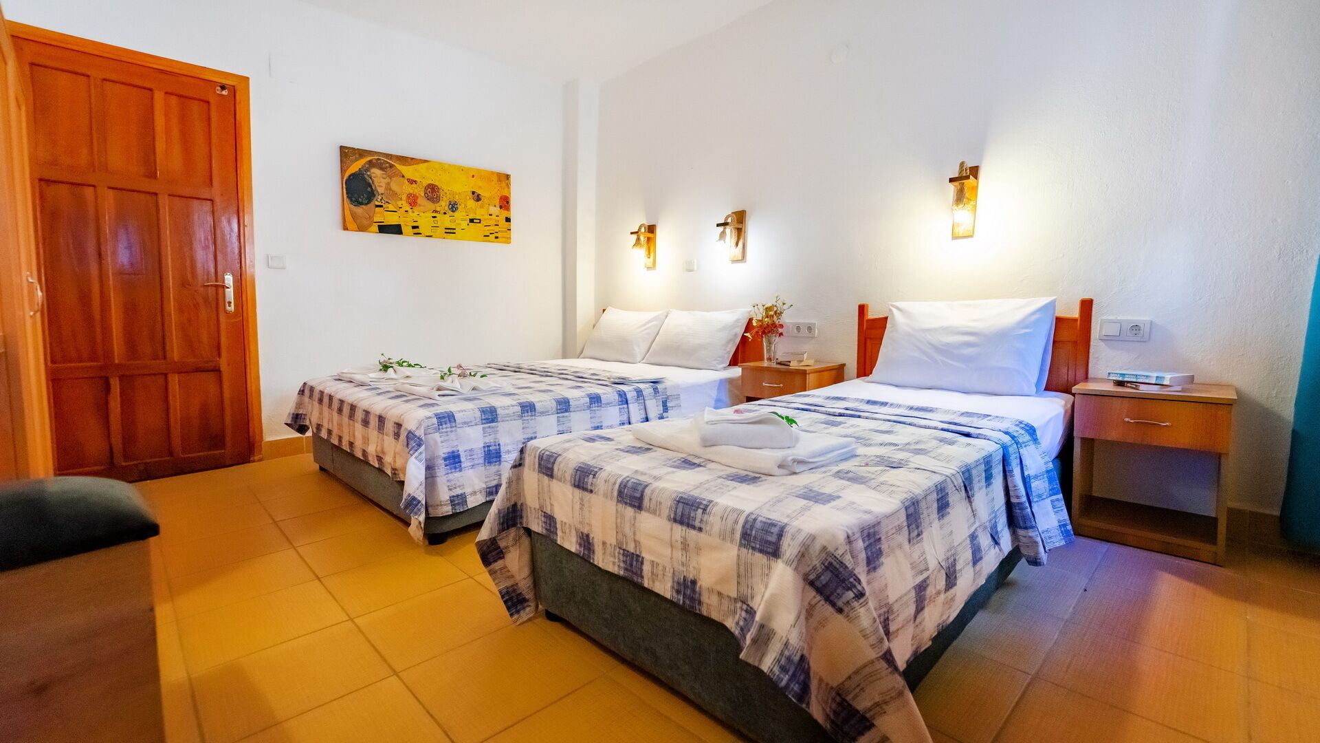 standard triple room | in-room safe, desk, free wifi