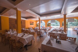 Almoço e jantar, local e internacional